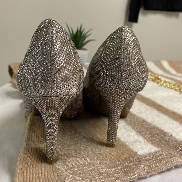 Bandolino metallic glitter sparkly peep toe heels size 6.5 - Picture 5 of 8